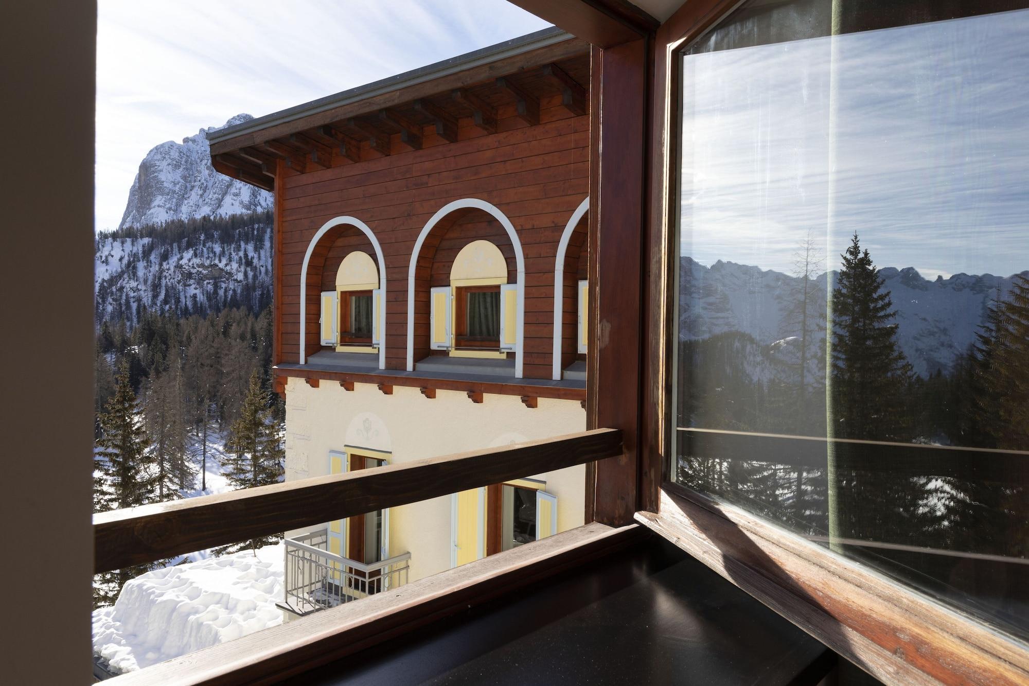 B&B Hotel Passo Tre Croci Cortina Cortina d'Ampezzo Exterior photo